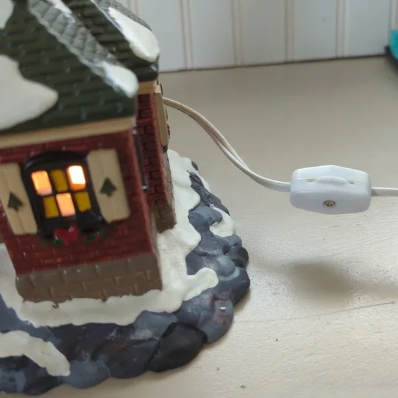 Dept. 56 Christmas Cove Lighthouse  - Retired - Picture 6 of 12